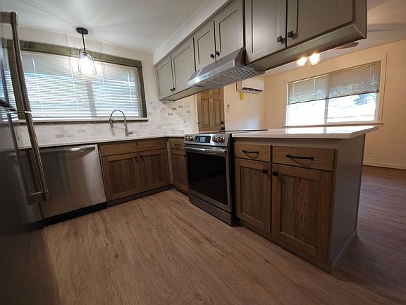 5th image of 2323 SW Elmwood Dr APT 3