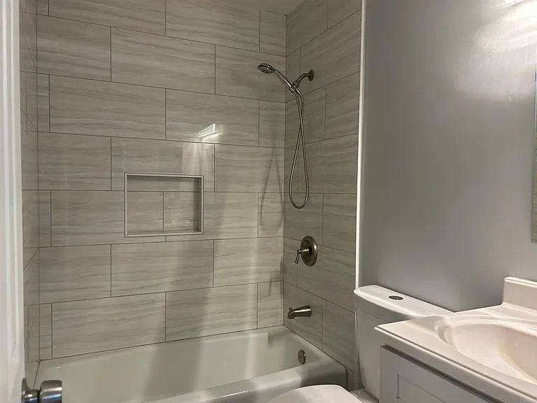 943 Georgia St — Photo 8