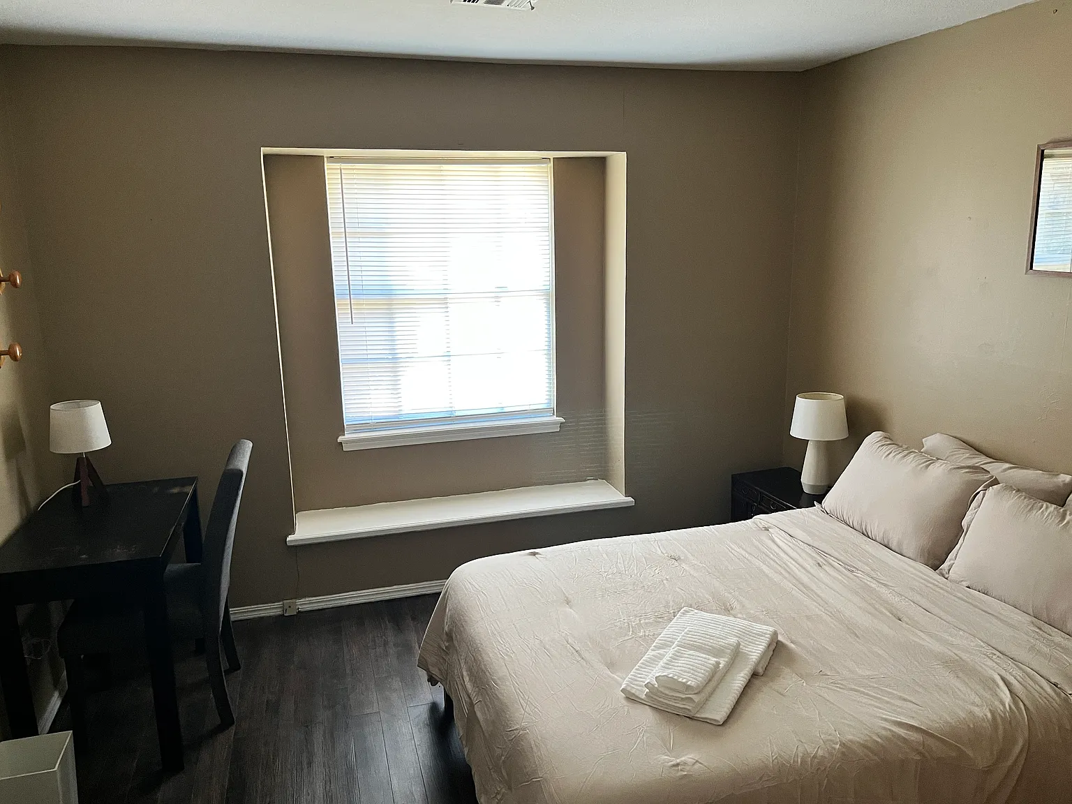 4 bed, 1982 sqft, $800 — Photo 2