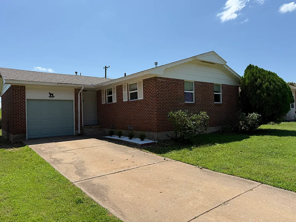 2004 Albert Dr