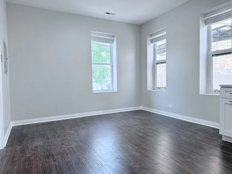 1616 W 18th Pl — Photo 3