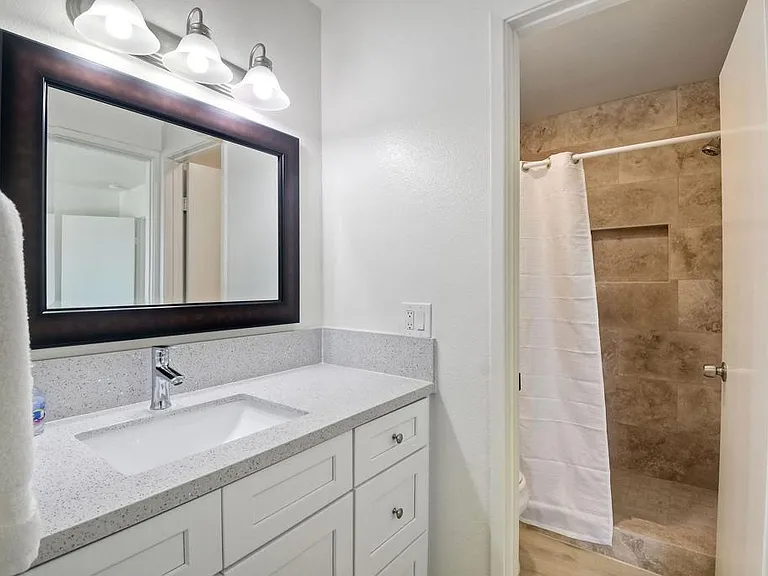 6675 Paseo Del Norte #B — Photo 12