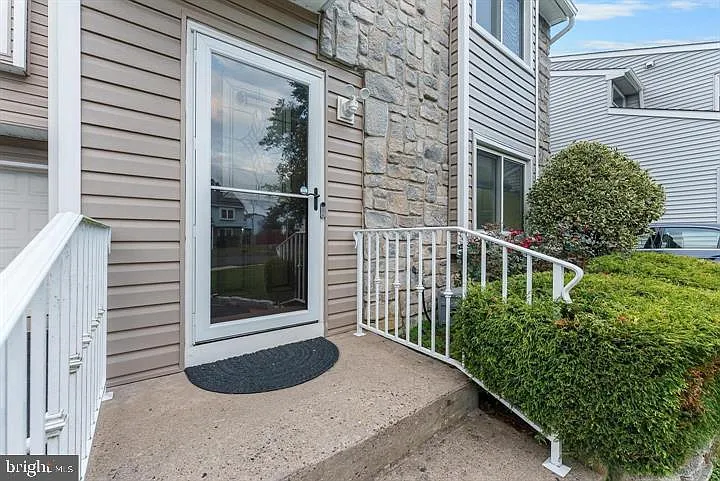 3 bed, 2.5 bath, 1425 sqft, $2,900 — Photo 4