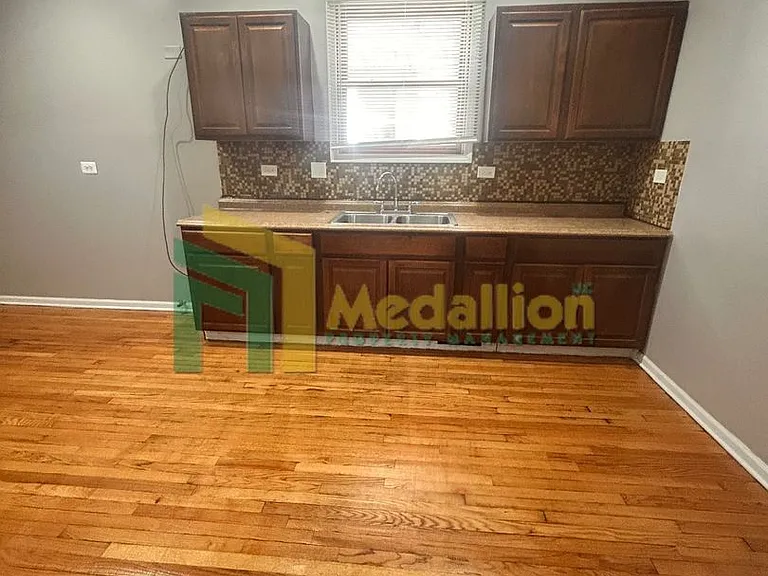 5954 S Maplewood Ave — Photo 9