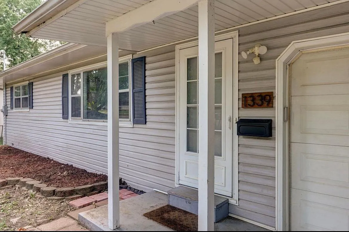 1339 S Prince Ln — Photo 2
