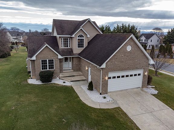 5th image of 100 Oak Meadow Dr