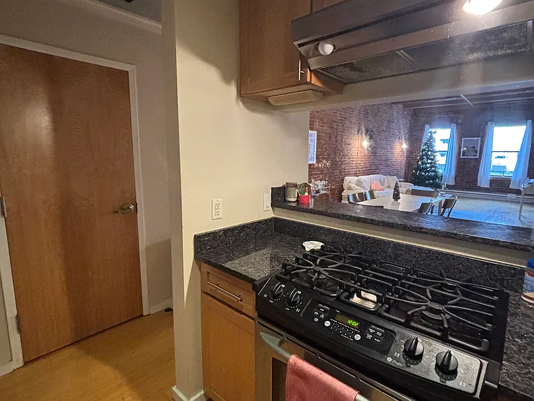 254 Friend St #4 — Photo 5