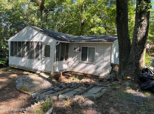 512 Pine Ridge Rd, Stroudsburg, PA 18360