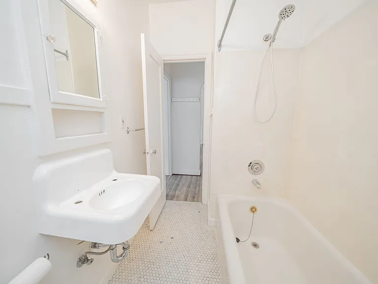 544 37th Street — Photo 8