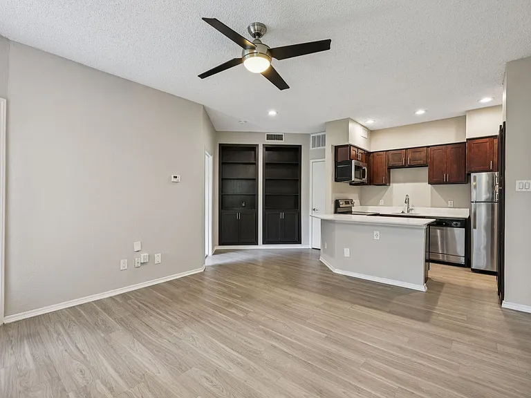Oaks White Rock — Photo 35