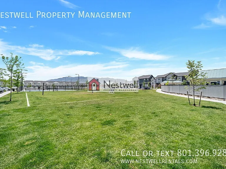 1096 E Yard Row — Photo 23