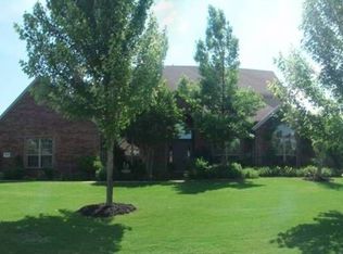 1880 Harford Dr, Fayetteville, AR 72701