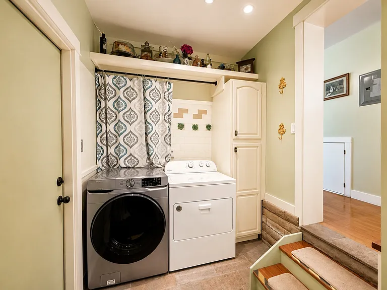 126 Center St — Photo 11