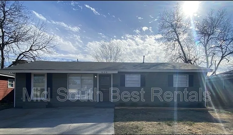 620 E Bethany Rd — Photo 1