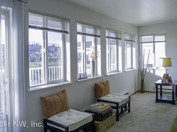 4th image of 2516 15th Ave W APT 403