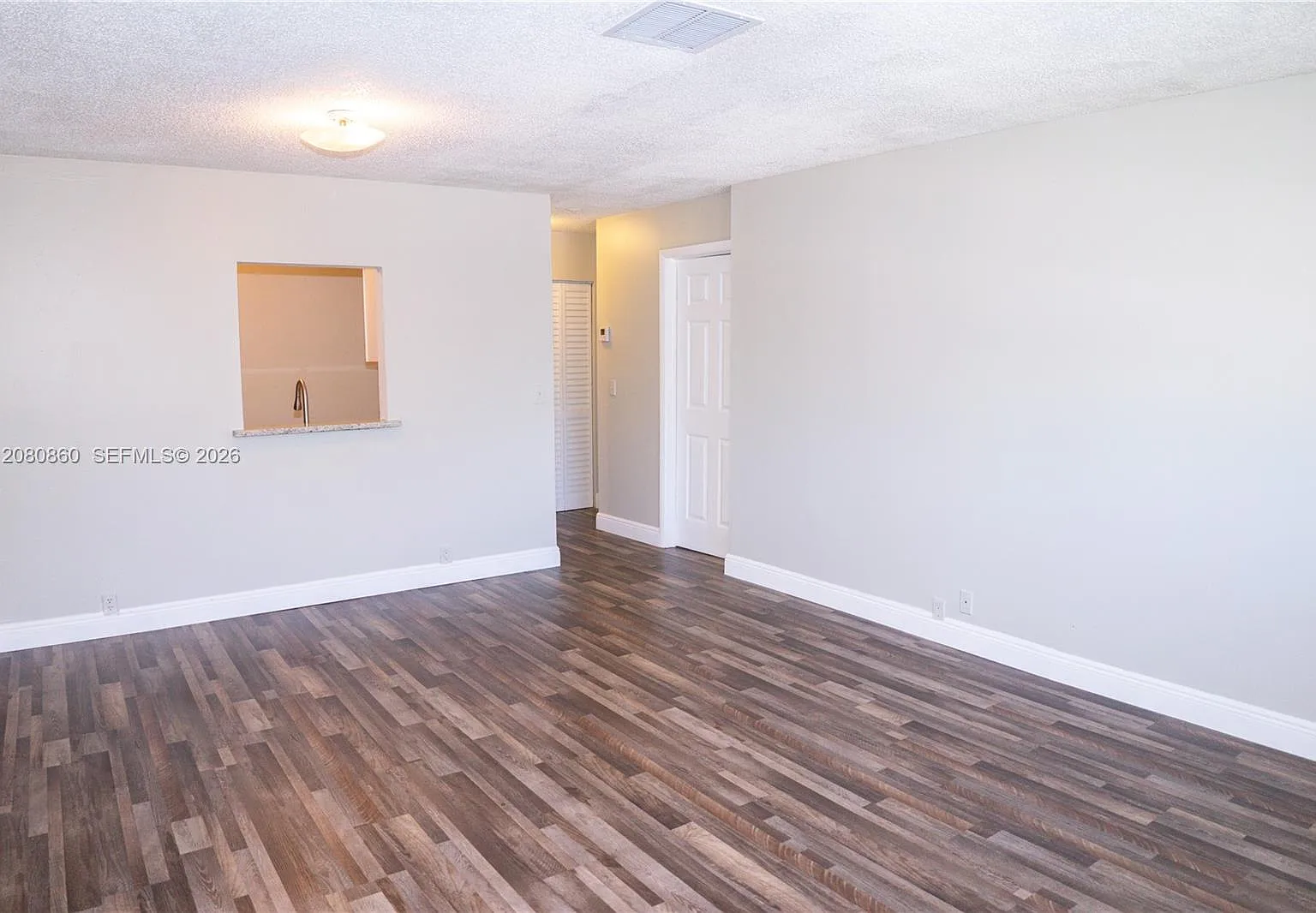 4240 Woodside Dr — Photo 4