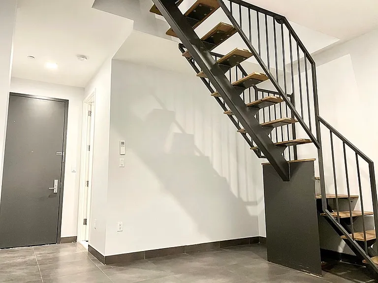 44 Stanhope St #1C — Photo 8