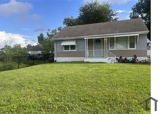 1218 Lynfield Pl — Photo 2