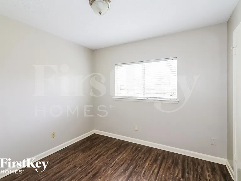 10810 Lakewood Oaks Dr — Photo 11