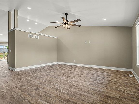 3rd image of 1046 Tebala Blvd