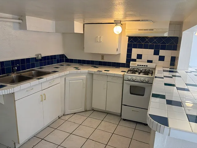 409 Sycamore St SE — Photo 1