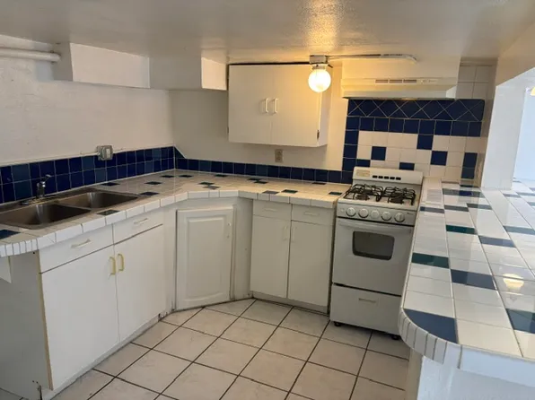 409 Sycamore St SE, Albuquerque, NM 87106