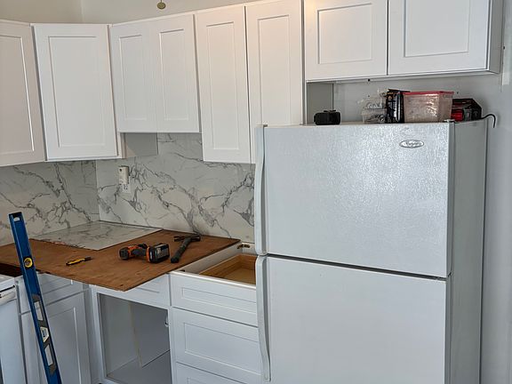 2nd image of 210 E Hildreth Ave #3