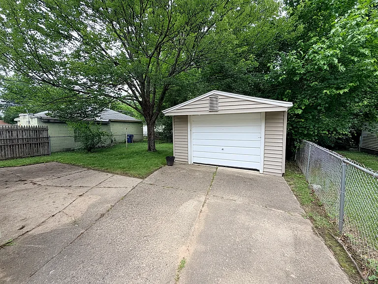 18308 Dalby — Photo 3