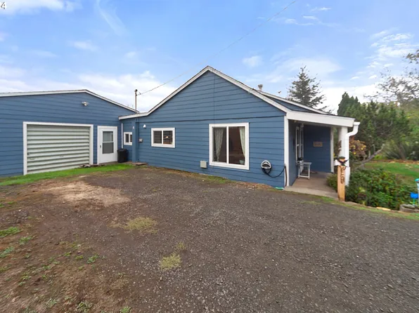1137 W 8th St, Coquille, OR 97423