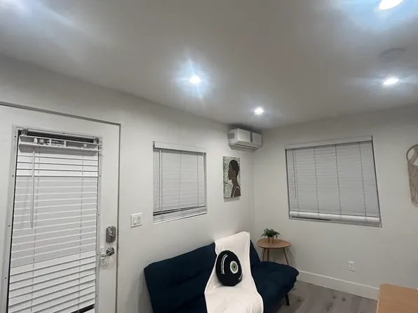 8549 1/2 Elizalde Ave, Northridge, CA 91324