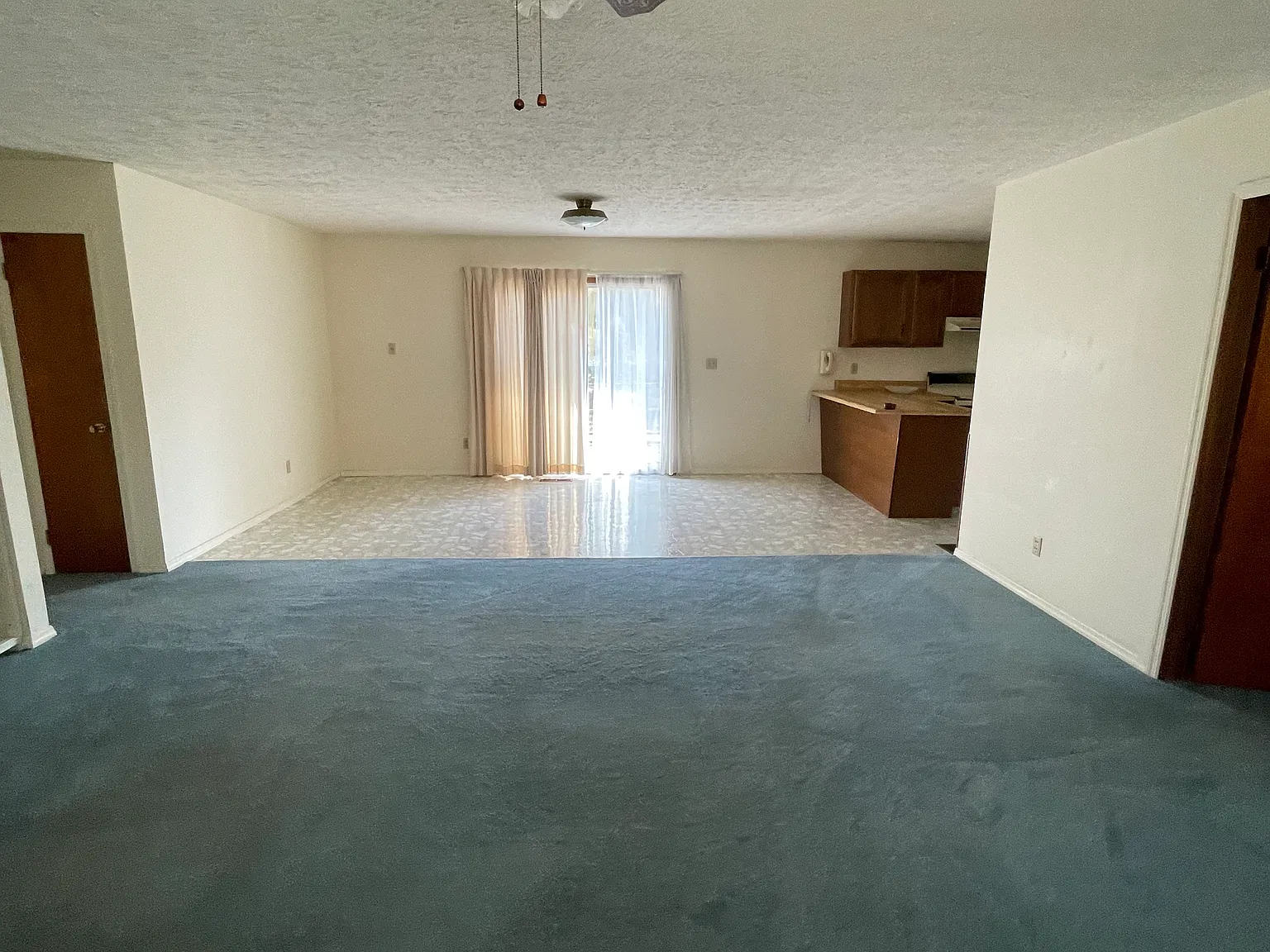 3 bed, 1.5 bath, 1400 sqft, $1,800 — Photo 2