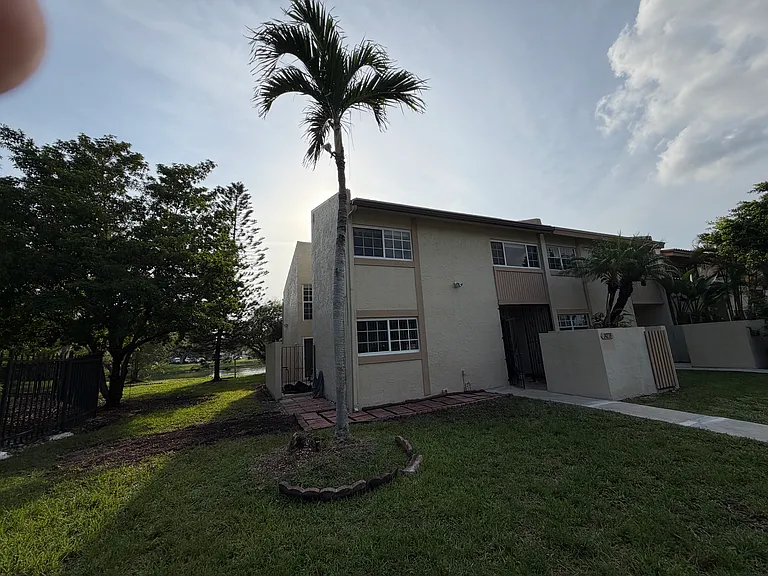 14279 Kendale Lakes Cir — Photo 2