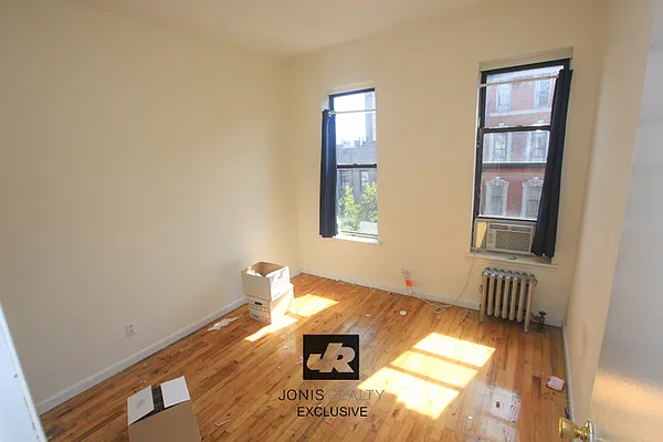 Rented by Jonis Realty | media 18