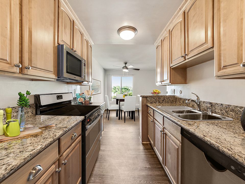 1st image of 918 Havenhurst Dr APT 111