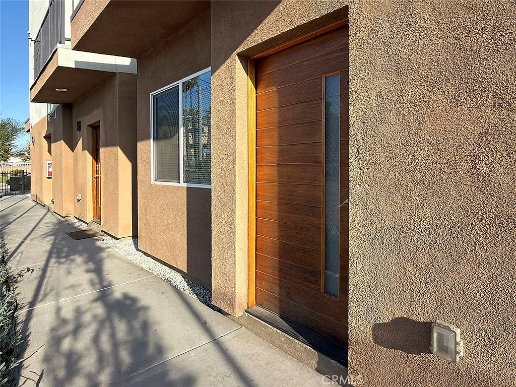 5 bed, 3.5 bath, 1759 sqft, $4,395 — Photo 1