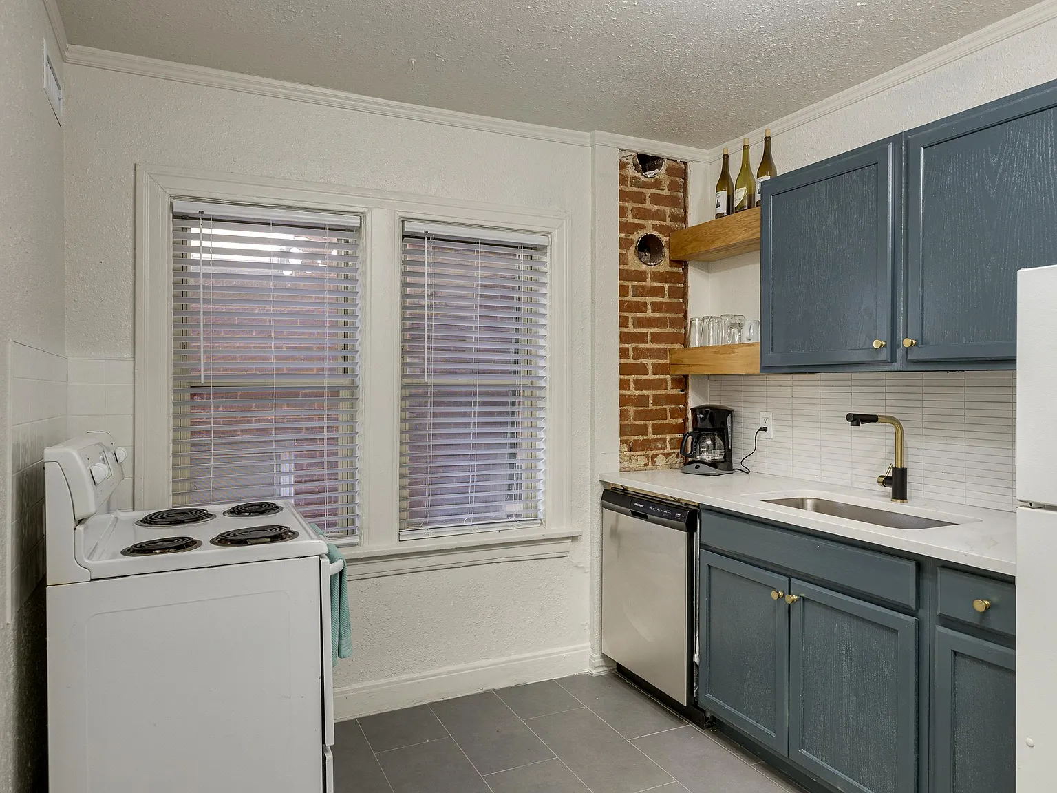 Studio, 440 sqft, $900 — Photo 2