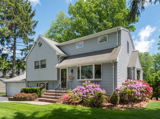 68 Lilyan St, Waldwick, NJ 07463