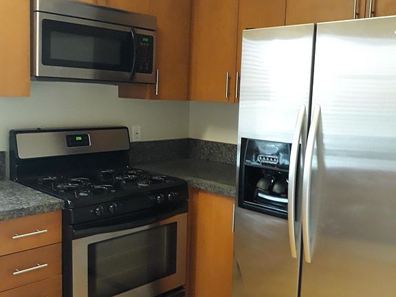 4th image of 2864 Sunset Pl APT 402