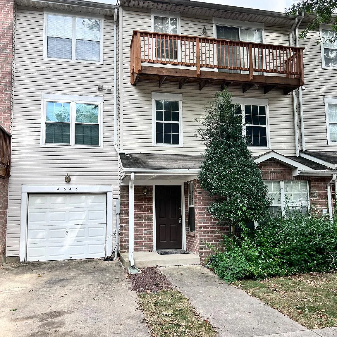 Glensford Condo — Photo 1