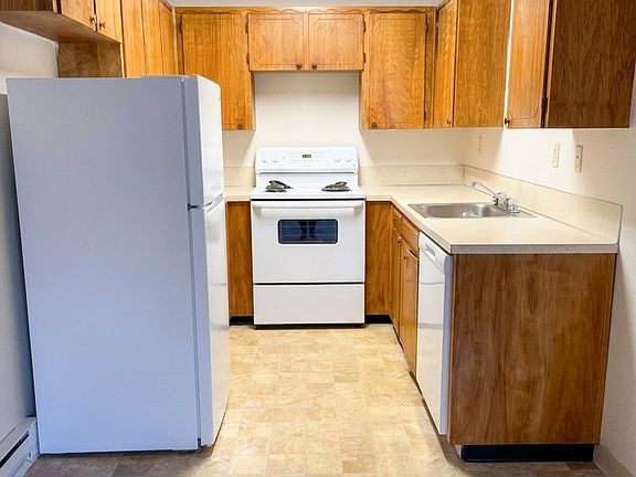 5th image of 1602-1622 NE Schuyler St #1710