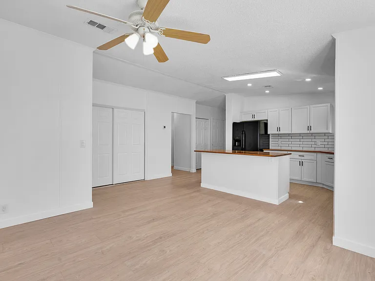 4905 NE 2nd Way — Photo 9