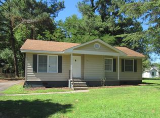 216 Claybrook Ave, Kilmarnock, VA 22482