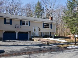 4 Boxwood Rd, North Reading, MA 01864