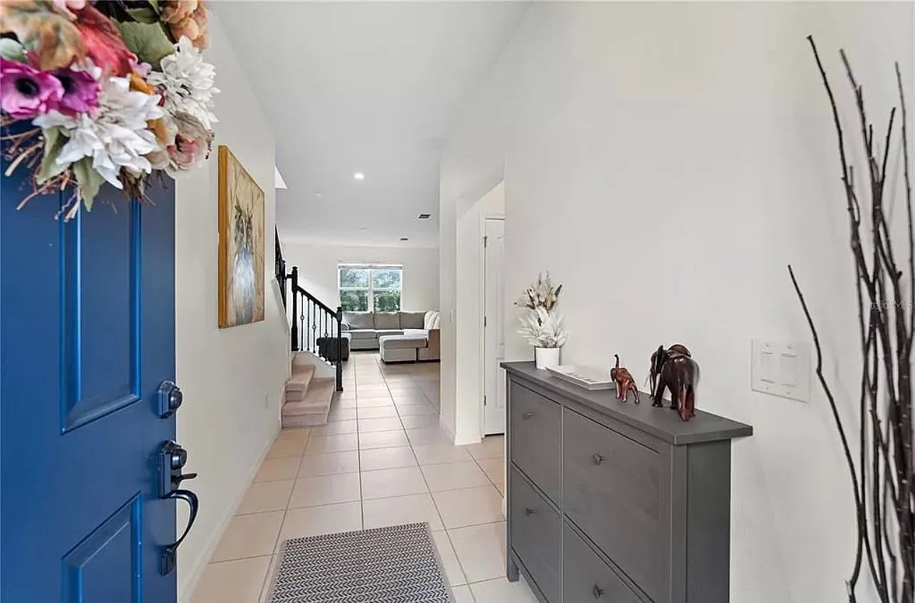 4 bed, 2.5 bath, 2466 sqft, $2,950 — Photo 2
