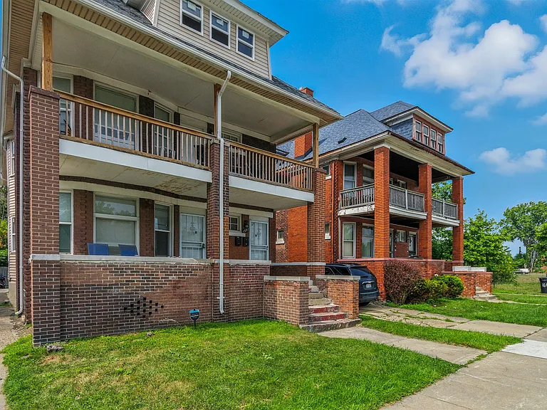 1595 W Grand Blvd — Photo 3