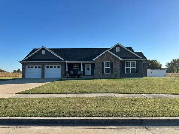 602 Woods Farm Ln, Newton, IL 62448