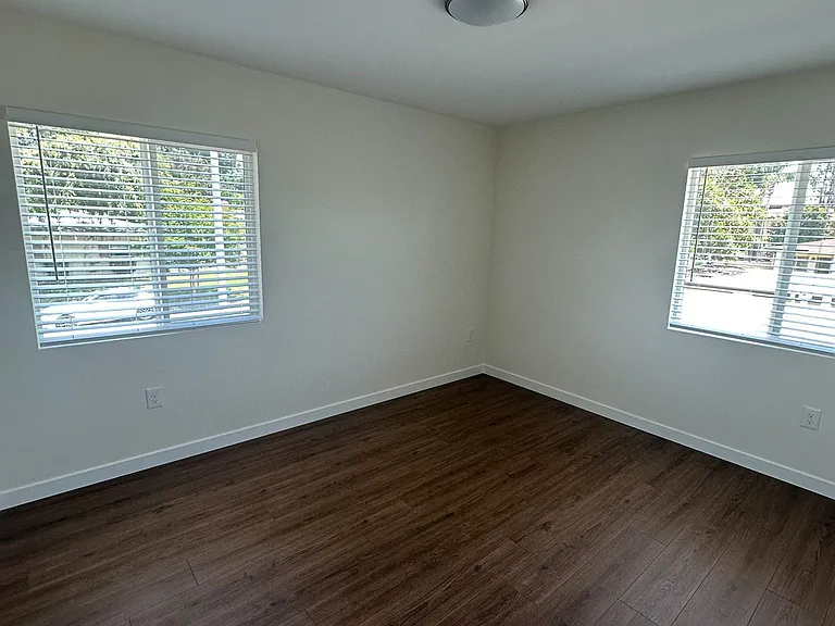 14316 Christine Dr — Photo 45