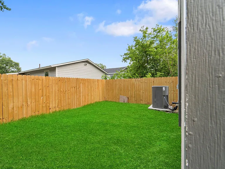 6631 Foster St — Photo 21
