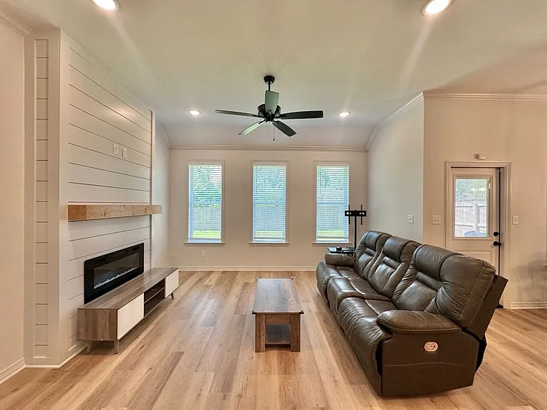 3076 Royal Garden Rd — Photo 15