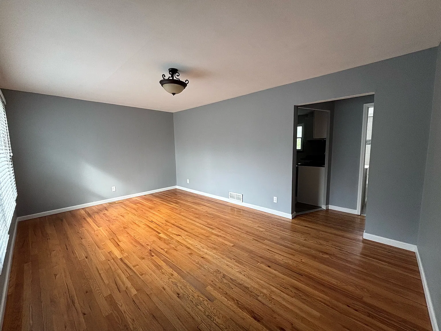 2 bed, 768 sqft, $1,850 — Photo 2